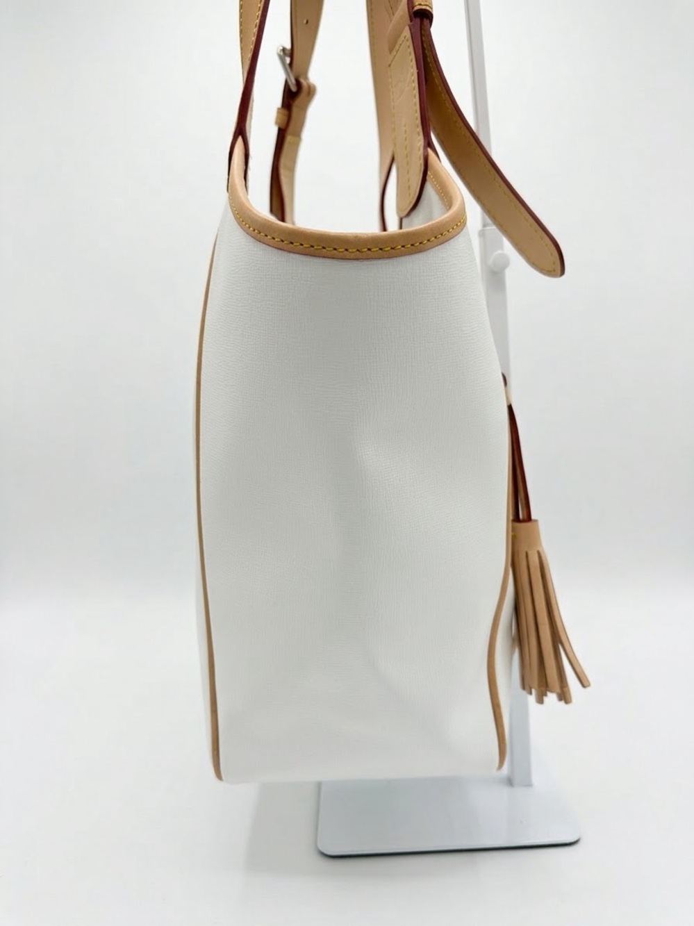 Dooney & Bourke Maddie Shoulder Bag with Tassel. White Saffiano Leather - Picture 4 of 16